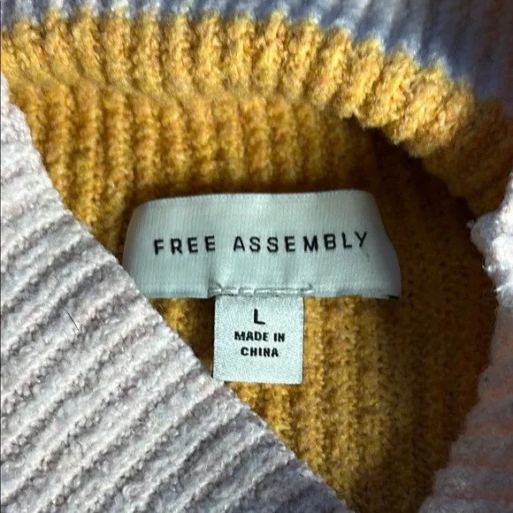 Colorblock Turtleneck Sweater - Picture 6 of 7